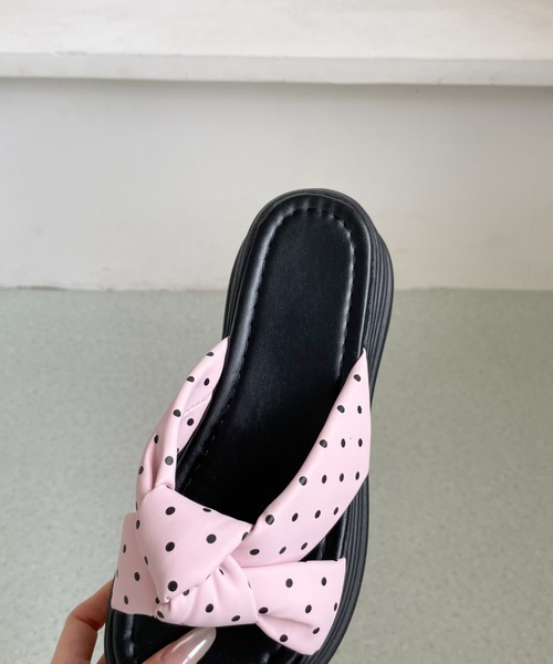 Shoes in Closet（シューズインクローゼット）の「【完売カラー再入荷】+6.0㎝ 軽量 厚底 クロスリボン ドット柄 サンダル 845（サンダル・レディース・アイボリー/イエロー/ピンク/ブラック・L/LL/M/S）」の16枚目の写真