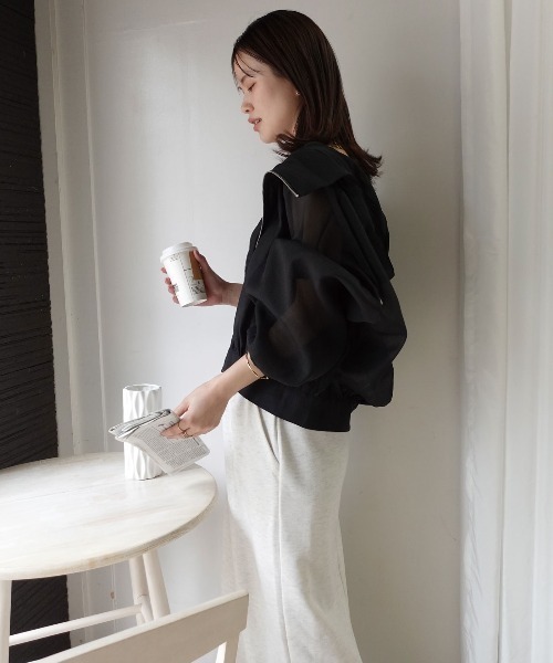 CORNERS（コーナーズ）の「シアーボリュームスリーブマウンテンパーカー（ブルゾン・レディース・グレイッシュベージュ/ブラック/アイボリー・M）」の5枚目の写真