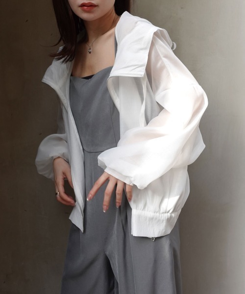 CORNERS（コーナーズ）の「シアーボリュームスリーブマウンテンパーカー（ブルゾン・レディース・グレイッシュベージュ/ブラック/アイボリー・M）」の14枚目の写真