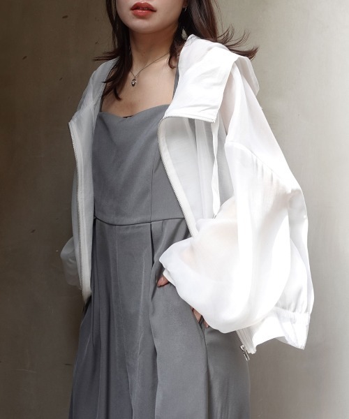 CORNERS（コーナーズ）の「シアーボリュームスリーブマウンテンパーカー（ブルゾン・レディース・グレイッシュベージュ/ブラック/アイボリー・M）」の16枚目の写真