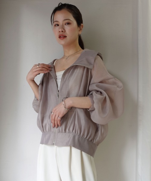 CORNERS（コーナーズ）の「シアーボリュームスリーブマウンテンパーカー（ブルゾン・レディース・グレイッシュベージュ/ブラック/アイボリー・M）」の19枚目の写真