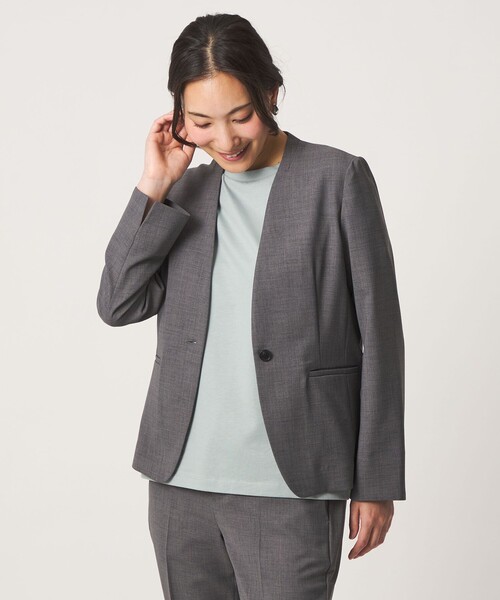 A DAY IN THE LIFE UNITED ARROWS(アデイインザライフユナイテッドアローズ)の「リネンライクドビー Vネックジャケット ‐セットアップ対応・マシンウォッシャブル‐<A DAY IN THE LIFE>(テーラードジャケット・レディース・ベージュ/ネイビー/モカ/グレー系・38/36/40)」の2枚目の写真