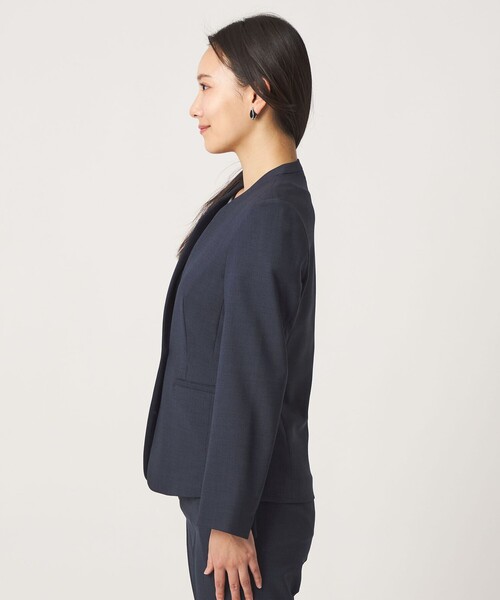 A DAY IN THE LIFE UNITED ARROWS(アデイインザライフユナイテッドアローズ)の「リネンライクドビー Vネックジャケット ‐セットアップ対応・マシンウォッシャブル‐<A DAY IN THE LIFE>(テーラードジャケット・レディース・ベージュ/ネイビー/モカ/グレー系・38/36/40)」の20枚目の写真