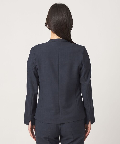 A DAY IN THE LIFE UNITED ARROWS(アデイインザライフユナイテッドアローズ)の「リネンライクドビー Vネックジャケット ‐セットアップ対応・マシンウォッシャブル‐<A DAY IN THE LIFE>(テーラードジャケット・レディース・ベージュ/ネイビー/モカ/グレー系・38/36/40)」の21枚目の写真