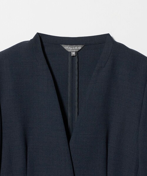 A DAY IN THE LIFE UNITED ARROWS(アデイインザライフユナイテッドアローズ)の「リネンライクドビー Vネックジャケット ‐セットアップ対応・マシンウォッシャブル‐<A DAY IN THE LIFE>(テーラードジャケット・レディース・ベージュ/ネイビー/モカ/グレー系・38/36/40)」の5枚目の写真