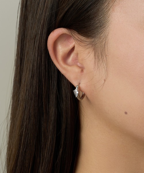 VATSURICA（バツリカ）の「〈LOINE〉金属アレルギー対応 / サージカルステンレス / キュービックジルコニア フープピアス（ピアス（両耳用）・レディース・ゴールド/シルバー・FREE）」の2枚目の写真