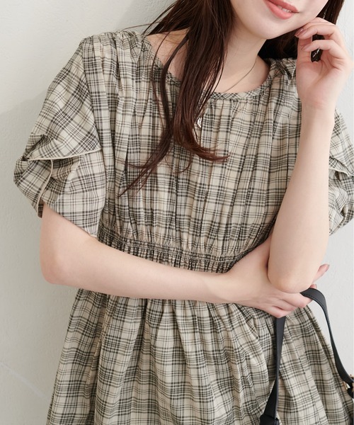 natural couture(ナチュラルクチュール)の「〈osono〉ねじり袖ペプラムチュニック(シャツ/ブラウス・レディース・その他2/その他1/ミント/ブラック/ピンク/オフホワイト/その他4/その他3・FREE)」の6枚目の写真