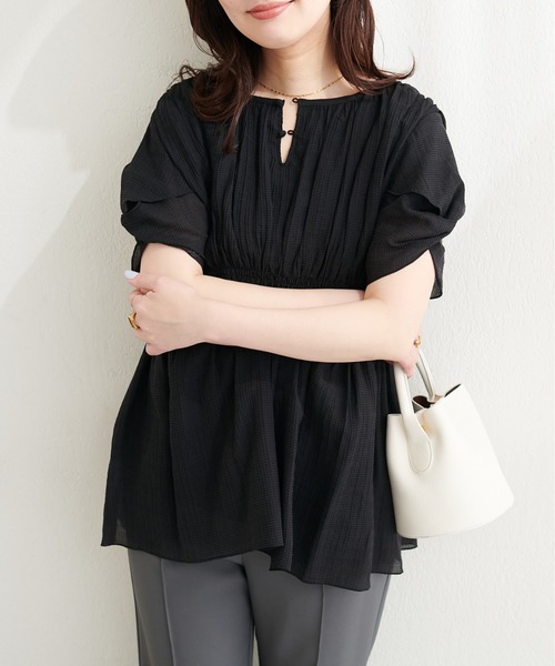 natural couture(ナチュラルクチュール)の「〈osono〉ねじり袖ペプラムチュニック(シャツ/ブラウス・レディース・その他2/その他1/ミント/ブラック/ピンク/オフホワイト/その他4/その他3・FREE)」の16枚目の写真