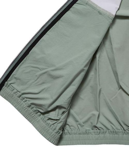 OAKLEY(オークリー)の「オークリー YTR WIND BLOCK JKT 11.0(ナイロンジャケット・キッズ・ブラック/グリーン・130cm/140cm/150cm/160cm)」の20枚目の写真