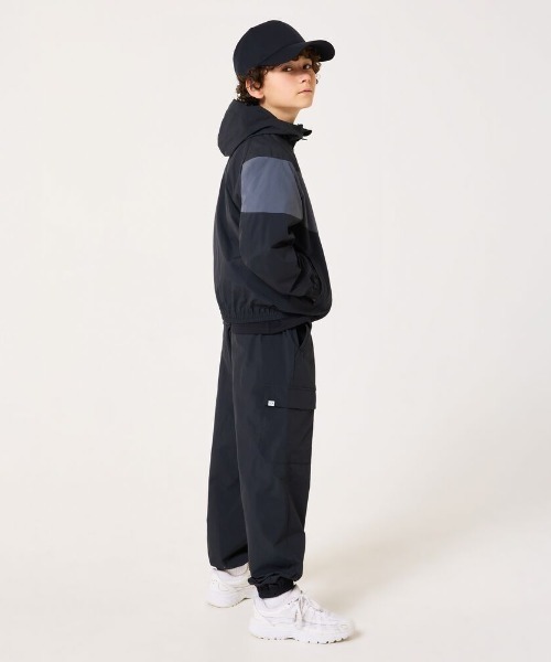 OAKLEY(オークリー)の「オークリー YTR WIND BLOCK JKT 11.0(ナイロンジャケット・キッズ・ブラック/グリーン・130cm/140cm/150cm/160cm)」の10枚目の写真