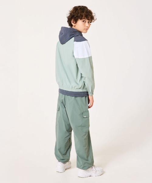 OAKLEY(オークリー)の「オークリー YTR WIND BLOCK JKT 11.0(ナイロンジャケット・キッズ・ブラック/グリーン・130cm/140cm/150cm/160cm)」の6枚目の写真