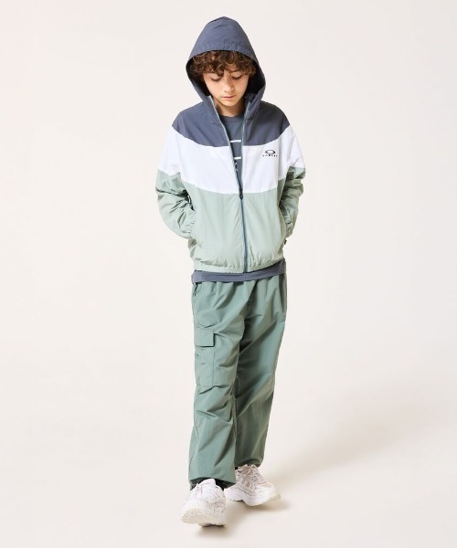OAKLEY(オークリー)の「オークリー YTR WIND BLOCK JKT 11.0(ナイロンジャケット・キッズ・ブラック/グリーン・130cm/140cm/150cm/160cm)」の3枚目の写真