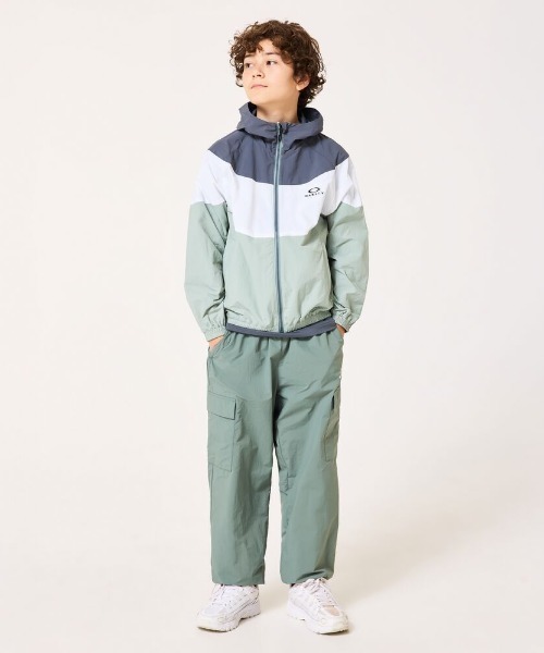 OAKLEY(オークリー)の「オークリー YTR WIND BLOCK JKT 11.0(ナイロンジャケット・キッズ・ブラック/グリーン・130cm/140cm/150cm/160cm)」の4枚目の写真