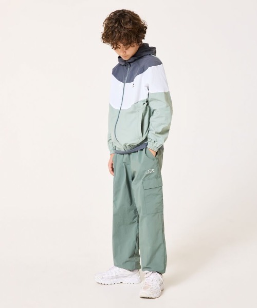 OAKLEY(オークリー)の「オークリー YTR WIND BLOCK JKT 11.0(ナイロンジャケット・キッズ・ブラック/グリーン・130cm/140cm/150cm/160cm)」の5枚目の写真
