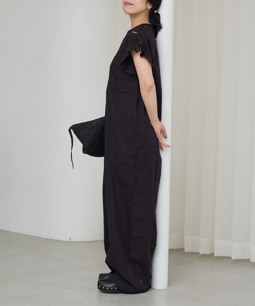 IENA LA BOUCLE（イエナラブークル）の「IENA LA BOUCLE カットワークオールインワン（つなぎ/オールインワン・レディース・ブラック・38/36）」の3枚目の写真