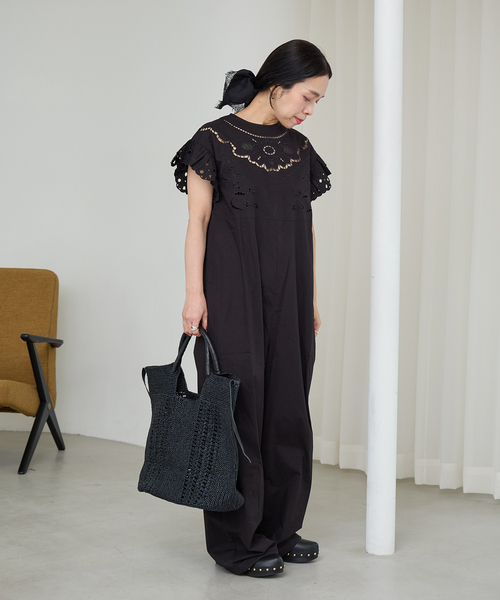 IENA LA BOUCLE（イエナラブークル）の「IENA LA BOUCLE カットワークオールインワン（つなぎ/オールインワン・レディース・ブラック・38/36）」の4枚目の写真