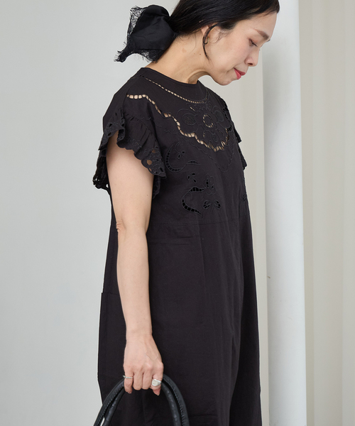 IENA LA BOUCLE（イエナラブークル）の「IENA LA BOUCLE カットワークオールインワン（つなぎ/オールインワン・レディース・ブラック・38/36）」の9枚目の写真