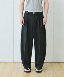 BER DE NOIR（ベールドノワール）の「プリーツウールベルトカーブスラックス（チャコール）（スラックス）」