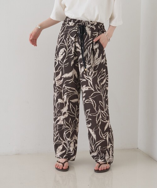 Rouge vif Anna（ルージュヴィフアンナ）の「リーフプリントルーズテーパードパンツ/ウエストゴム/ポケット付き/夏服（その他パンツ・レディース・ブラウン系その他/ベージュ系その他・36/38）」の7枚目の写真