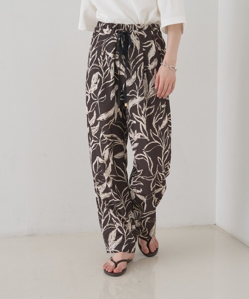 Rouge vif Anna（ルージュヴィフアンナ）の「リーフプリントルーズテーパードパンツ/ウエストゴム/ポケット付き/夏服（その他パンツ・レディース・ブラウン系その他/ベージュ系その他・36/38）」の6枚目の写真