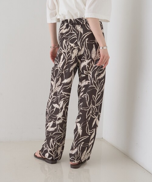 Rouge vif Anna（ルージュヴィフアンナ）の「リーフプリントルーズテーパードパンツ/ウエストゴム/ポケット付き/夏服（その他パンツ・レディース・ブラウン系その他/ベージュ系その他・36/38）」の4枚目の写真