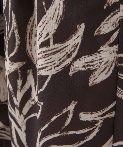 Rouge vif Anna（ルージュヴィフアンナ）の「リーフプリントルーズテーパードパンツ/ウエストゴム/ポケット付き/夏服（その他パンツ・レディース・ブラウン系その他/ベージュ系その他・36/38）」の8枚目の写真