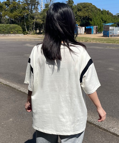 CRB(シーアールビー)の「袖配色ロゴビッグTシャツ(Tシャツ/カットソー・レディース・ベージュ/オフホワイト/ブラック・F)」の9枚目の写真