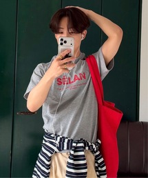 【ユニセックス】缶バッチ付きSELANロゴプリントTシャツ/タイトフィット