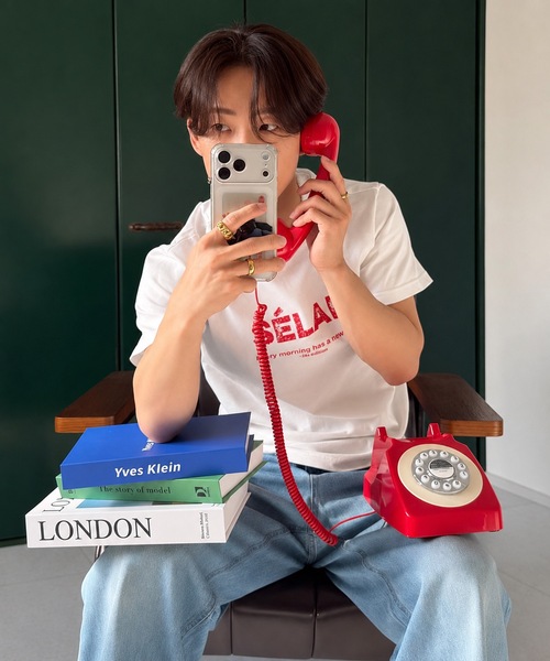 SELAN(セラン)の「【ユニセックス】缶バッチ付きSELANロゴプリントTシャツ/タイトフィット(Tシャツ/カットソー・メンズ・バーガンディー/ホワイト/グレー/ブラック/ネイビー・LARGE/MEDIUM)」の1枚目の写真