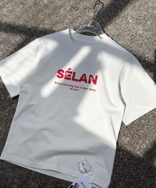SELAN(セラン)の「【ユニセックス】缶バッチ付きSELANロゴプリントTシャツ/タイトフィット(Tシャツ/カットソー・メンズ・バーガンディー/ホワイト/グレー/ブラック/ネイビー・LARGE/MEDIUM)」の11枚目の写真
