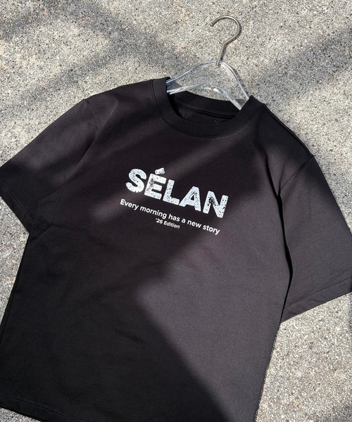 SELAN(セラン)の「【ユニセックス】缶バッチ付きSELANロゴプリントTシャツ/タイトフィット(Tシャツ/カットソー・メンズ・バーガンディー/ホワイト/グレー/ブラック/ネイビー・LARGE/MEDIUM)」の17枚目の写真