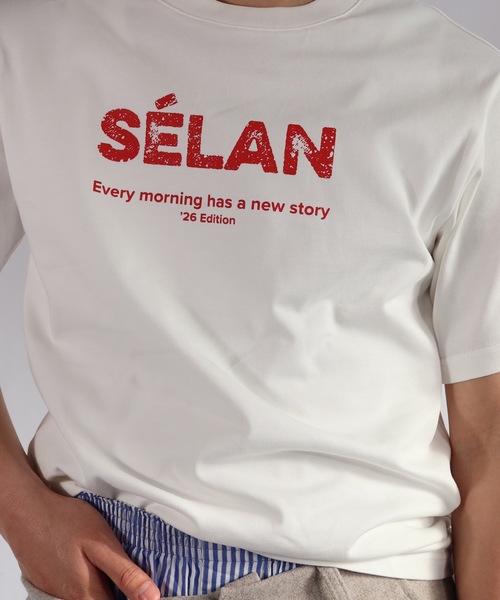 SELAN(セラン)の「【ユニセックス】缶バッチ付きSELANロゴプリントTシャツ/タイトフィット(Tシャツ/カットソー・メンズ・バーガンディー/ホワイト/グレー/ブラック/ネイビー・LARGE/MEDIUM)」の8枚目の写真