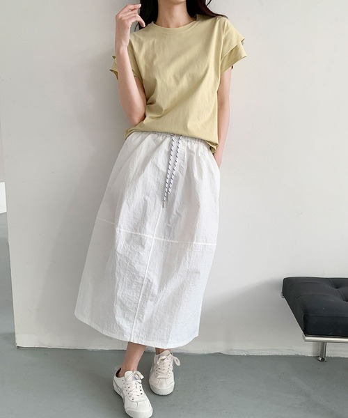 LOWO(ロワ)の「ナイロンセミコクーンシルエットミモレ丈スカート(ウエストゴム)(スカート・レディース・ネイビー/ブラック/グレー/オフホワイト・FREE)」の7枚目の写真