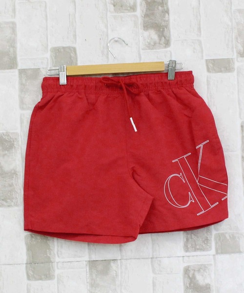 Calvin Klein（カルバン・クライン）の「CK モノグラムロゴ サーフパンツ スイムボードショーツ（水着・メンズ・ホワイト/ブラック/レッド・M/S/XL/L）」の3枚目の写真
