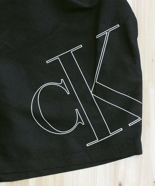 Calvin Klein（カルバン・クライン）の「CK モノグラムロゴ サーフパンツ スイムボードショーツ（水着・メンズ・ホワイト/ブラック/レッド・M/S/XL/L）」の15枚目の写真