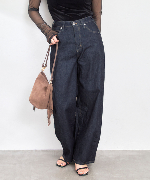 U by SPICK&SPAN(ユーバイスピックアンドスパン)の「《追加》SOMETHING / サムシング HANA CURVE TAPERED 2(デニムパンツ・レディース・ブルー/ネイビー・MEDIUM/SMALL/LARGE/X-SMALL)」の2枚目の写真