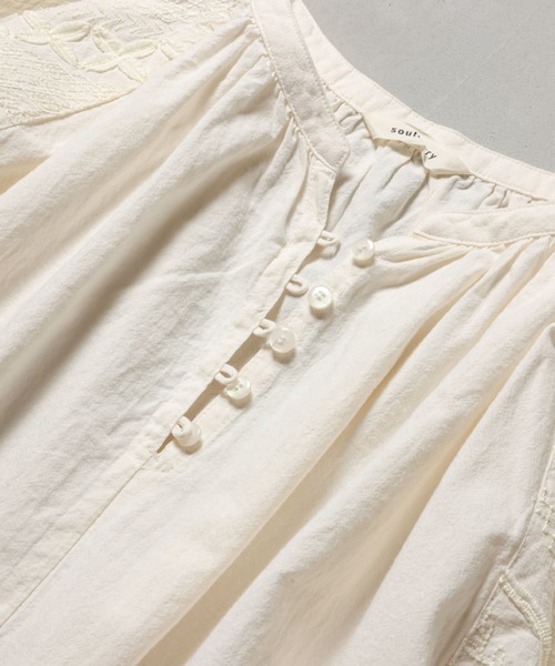 soulberry(ソウルベリー)の「クチナシの刺繍ブラウス(シャツ/ブラウス・レディース・キナリ・5L/4L/3L/LL/L/M)」の14枚目の写真