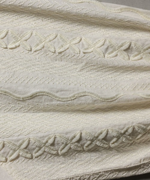 soulberry(ソウルベリー)の「クチナシの刺繍ブラウス(シャツ/ブラウス・レディース・キナリ・5L/4L/3L/LL/L/M)」の13枚目の写真