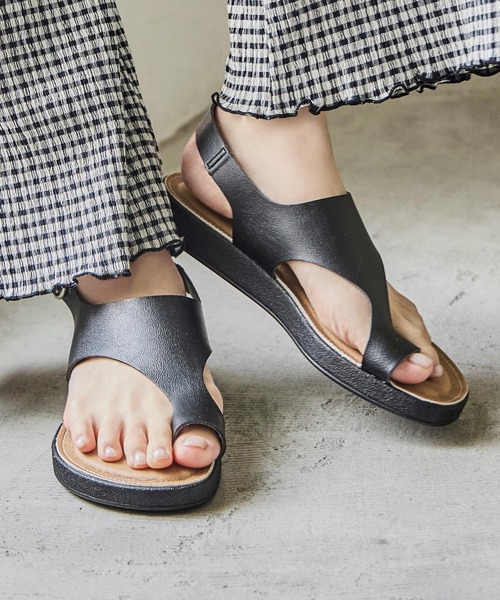 Fashion Letter(ファッションレター)の「日本製 ストラップ付きトングサンダル 痛くないサンダル(サンダル・レディース・ダークブラウン/ブラック/ゴールド/ブロンズ・LL/L/M/S)」の1枚目の写真