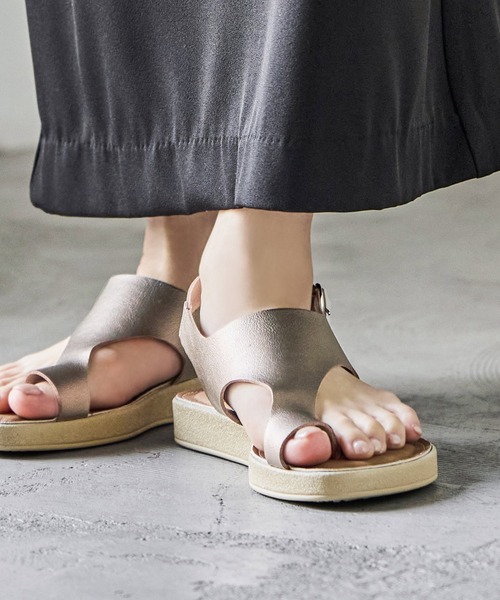 Fashion Letter(ファッションレター)の「日本製 ストラップ付きトングサンダル 痛くないサンダル(サンダル・レディース・ダークブラウン/ブラック/ゴールド/ブロンズ・LL/L/M/S)」の21枚目の写真