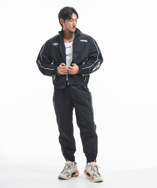 PHYSICAL GARMENTS（フィジカルガーメンツ）の「P2452 パイピングウインドブレーカージョガーパンツ [ブラック]（スウェットパンツ・メンズ・その他・MEDIUM/LARGE/X-LARGE/XX-LARGE）」の4枚目の写真