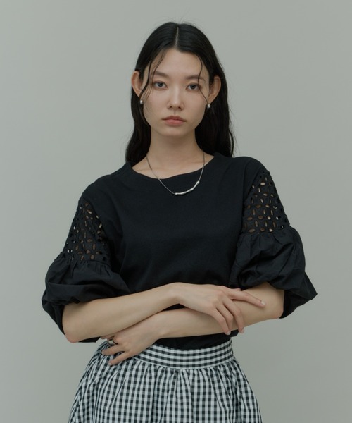 Plumel（プルメル）の「Volume Lace Sleeve Cut Tops  / ボリュームレーススリーブカットトップス（Tシャツ/カットソー・レディース・ブラウン/ブラック/オフホワイト・MEDIUM）」の3枚目の写真