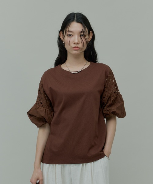 Plumel（プルメル）の「Volume Lace Sleeve Cut Tops  / ボリュームレーススリーブカットトップス（Tシャツ/カットソー・レディース・ブラウン/ブラック/オフホワイト・MEDIUM）」の4枚目の写真