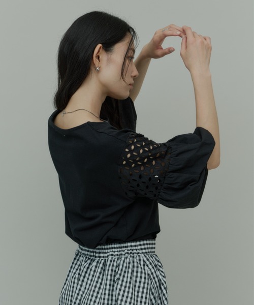 Plumel（プルメル）の「Volume Lace Sleeve Cut Tops  / ボリュームレーススリーブカットトップス（Tシャツ/カットソー・レディース・ブラウン/ブラック/オフホワイト・MEDIUM）」の20枚目の写真