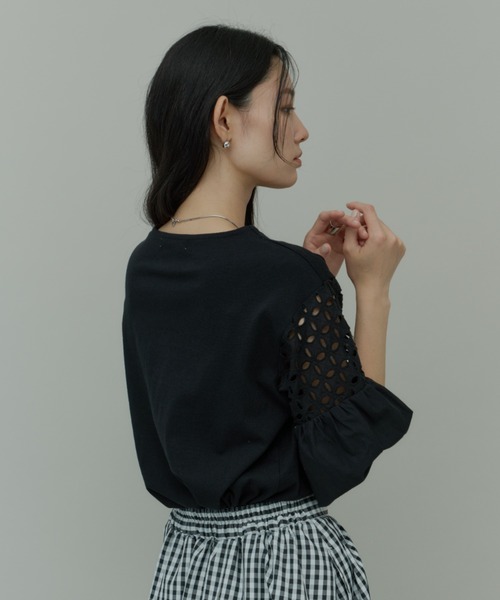 Plumel（プルメル）の「Volume Lace Sleeve Cut Tops  / ボリュームレーススリーブカットトップス（Tシャツ/カットソー・レディース・ブラウン/ブラック/オフホワイト・MEDIUM）」の19枚目の写真