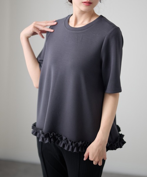 DAYRA(デイラ)の「クルーネック 半袖 裾フリル Aライン プルオーバー(Tシャツ/カットソー・レディース・ブラック/ホワイト/ダークグレー/ネイビー・FREE/S)」の3枚目の写真