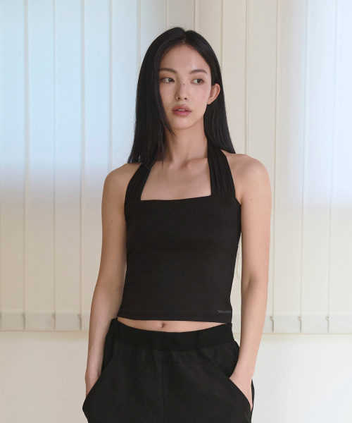WOOALONG(ウアロン)の「Active shirring halter neck sleeveless -BLACK(Tシャツ/カットソー・レディース・ブラック・SMALL/MEDIUM)」の3枚目の写真