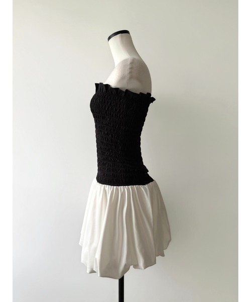 AMOMMA(アモマ)の「CLOUD SHIRRING MINI DRESS(ワンピース・レディース・ホワイト×ブラウン/ホワイト×ブラック・FREE)」の17枚目の写真