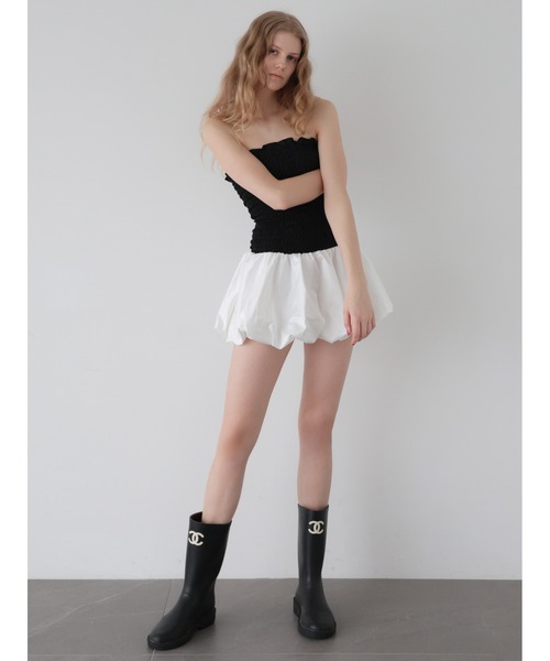 AMOMMA(アモマ)の「CLOUD SHIRRING MINI DRESS(ワンピース・レディース・ホワイト×ブラウン/ホワイト×ブラック・FREE)」の7枚目の写真