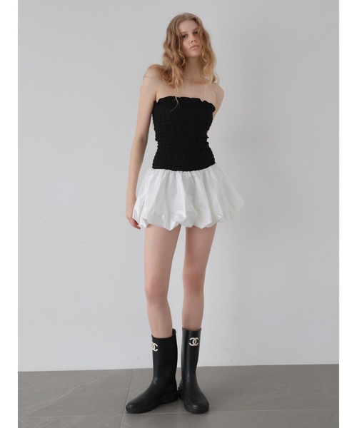 AMOMMA(アモマ)の「CLOUD SHIRRING MINI DRESS(ワンピース・レディース・ホワイト×ブラウン/ホワイト×ブラック・FREE)」の6枚目の写真